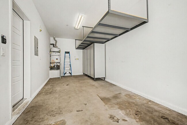 Building Photo - Modern Loft-Style Home Minutes from the Strip