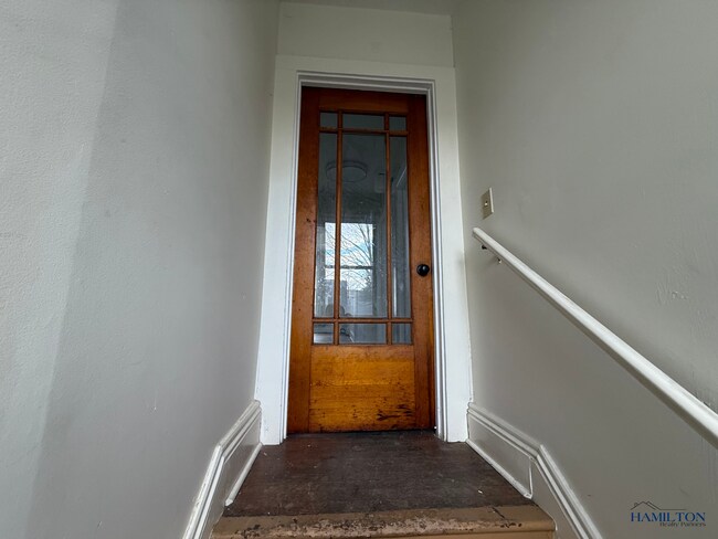Building Photo - Pine St - 016