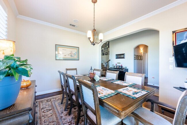 Building Photo - 810 Miramar Dr