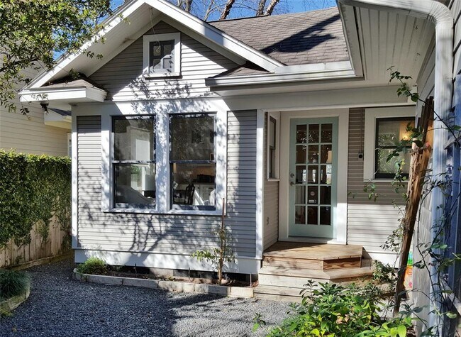 Building Photo - 1018 Highland St