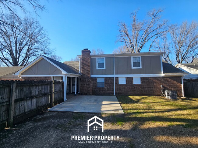 Building Photo - Newly Renovated 5BR Home with 2,334 Sq Ft, Fireplace & Fenced Yard in Memphis
