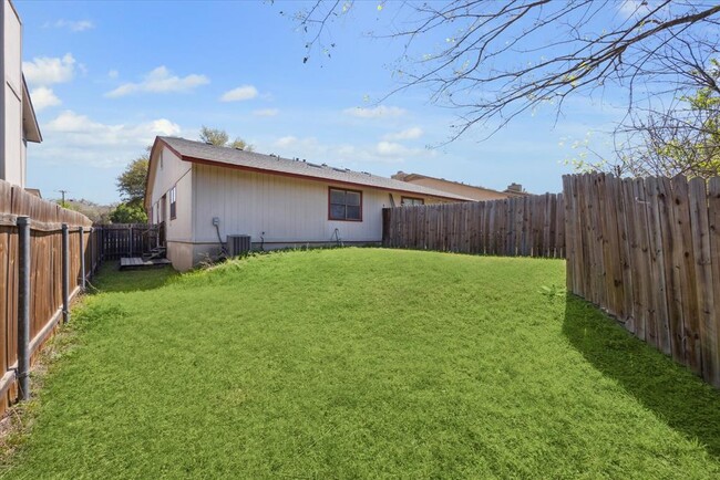 Building Photo - 704 Rollingway Dr