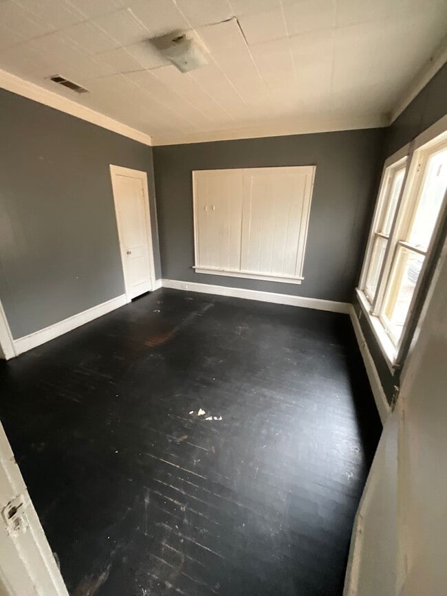 Building Photo - 6407 Henderson Ave