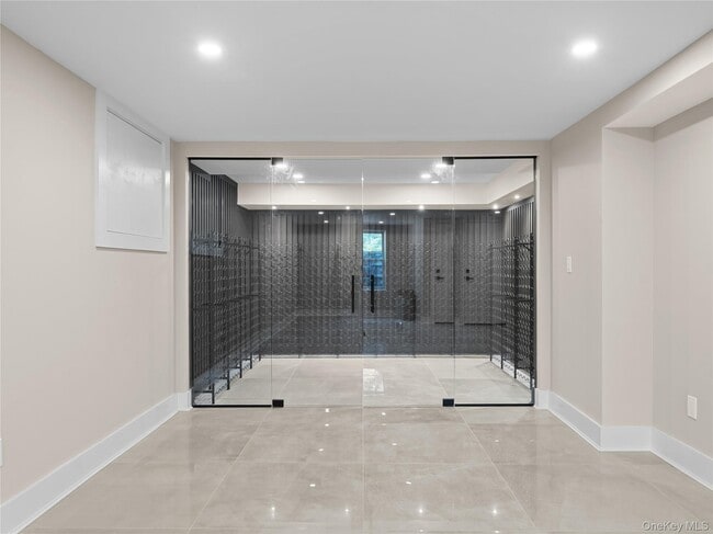 Building Photo - 5 N Hills Rd