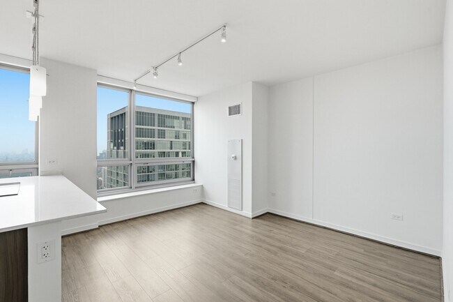 Building Photo - 349 W Hubbard St