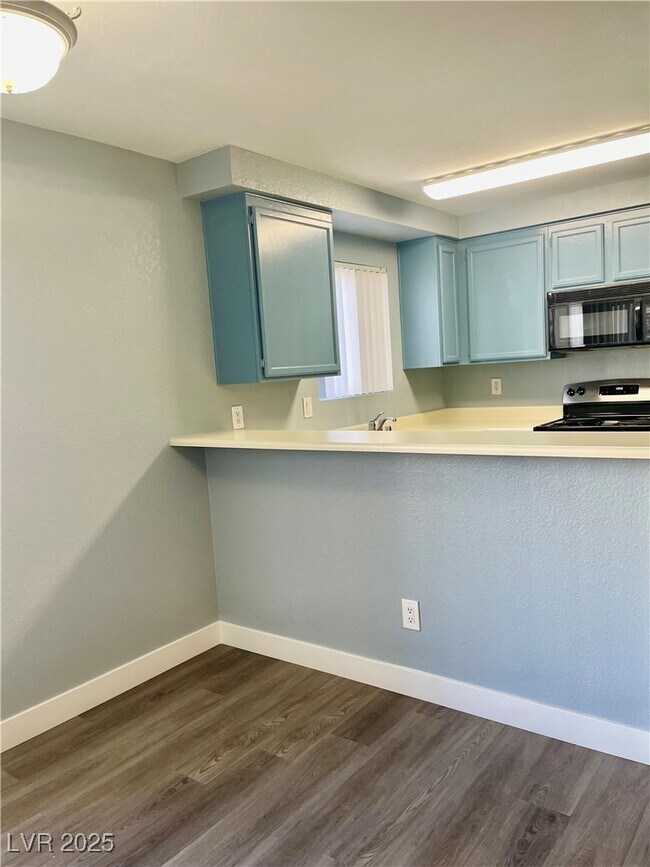 Building Photo - 6881 Tamarus St