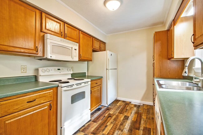 Building Photo - 169 Lakeshire Dr