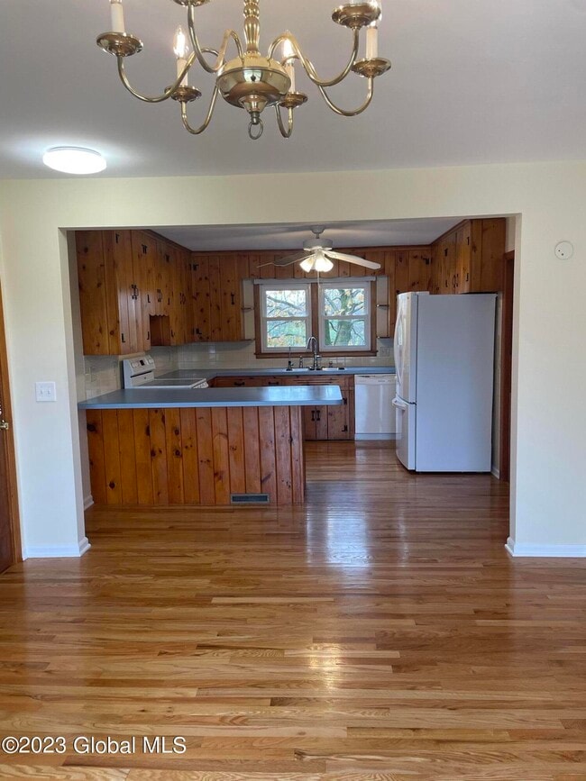 Building Photo - 154 Weatherwax Rd