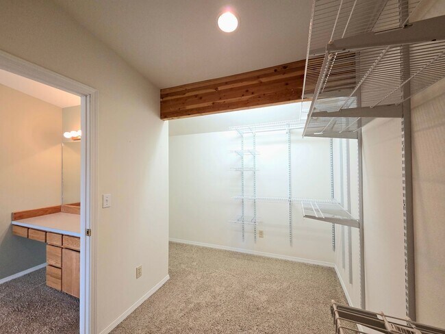 Building Photo - Grandiose Home on 1 Acre -- in East Wenatchee for Rent!! **5 Bed, 3 Bath**