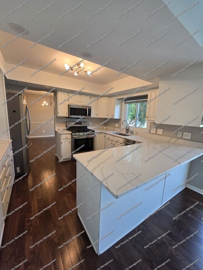 Building Photo - Stunning Munster 4 Bedroom House