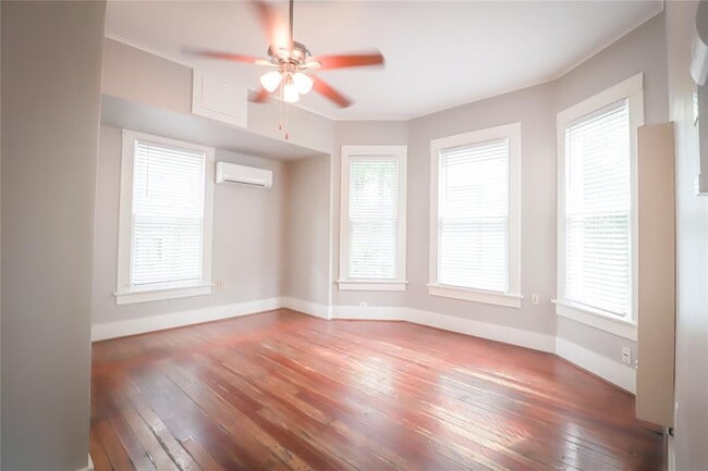Building Photo - 3012 Avenue O 1/2