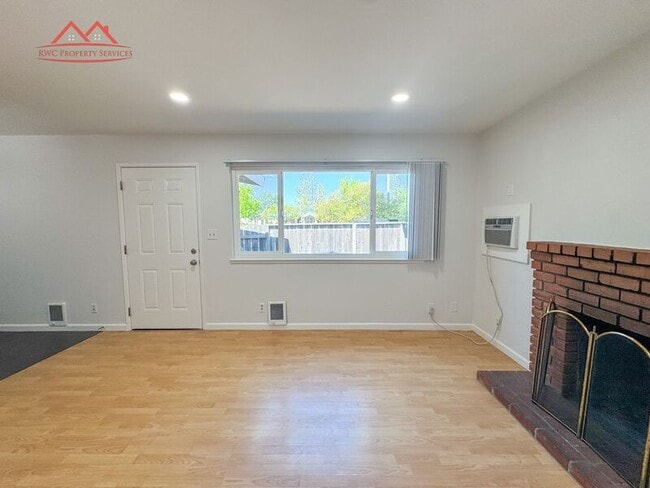 Building Photo - 1578 Albatross Dr