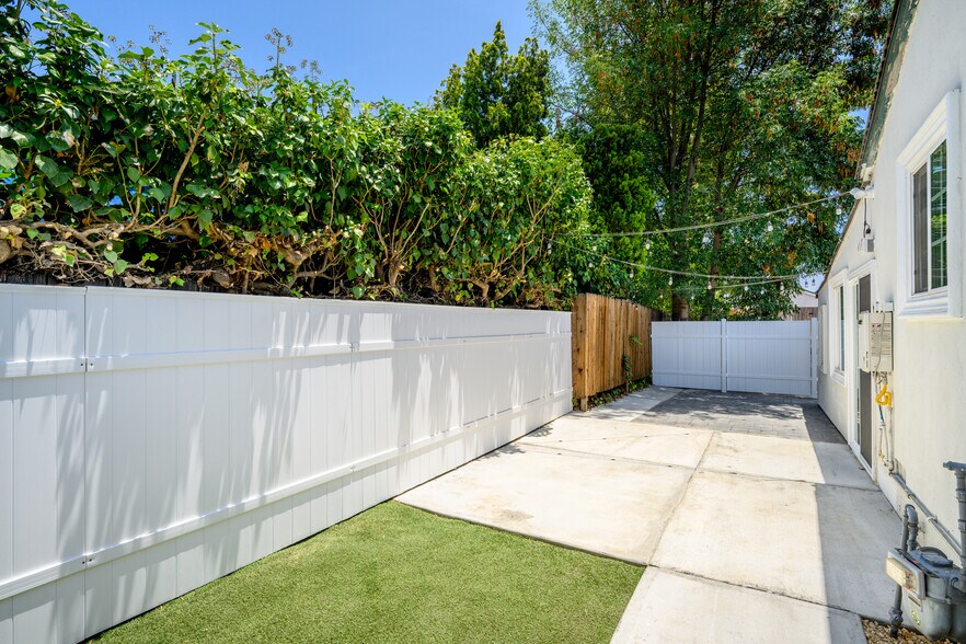 Building Photo - 13700 Branford St