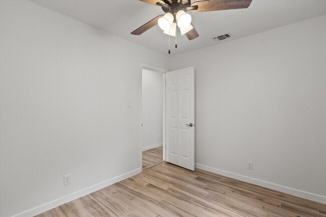 Building Photo - 703 Huntingdon Pl