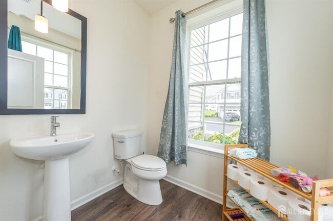 Building Photo - 601 Charleston Dr