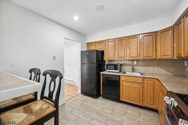 Building Photo - 798 Eves Dr