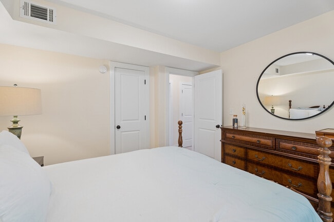 Building Photo - 4097 Longview Dr