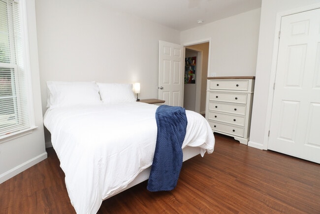 Building Photo - 1904 Karen Ln