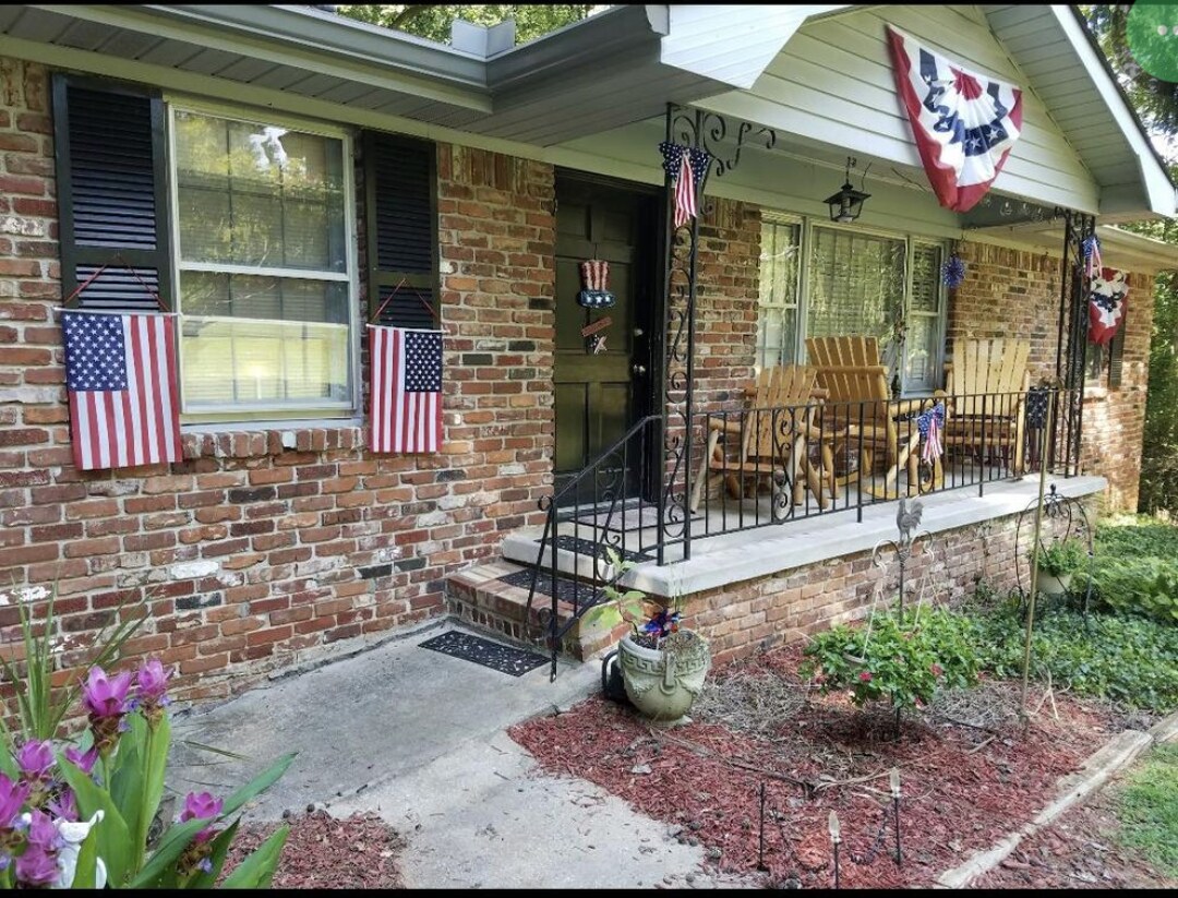 Building Photo - 396 Plantation Rd SW