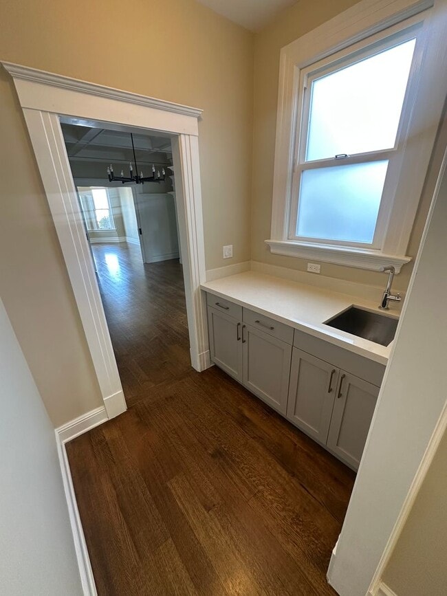 Building Photo - 817-821 Oak Street (7057r)