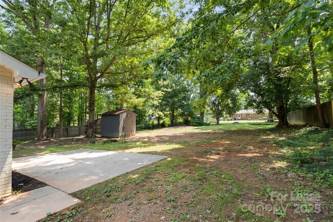 Building Photo - 6101 Davidson Dr