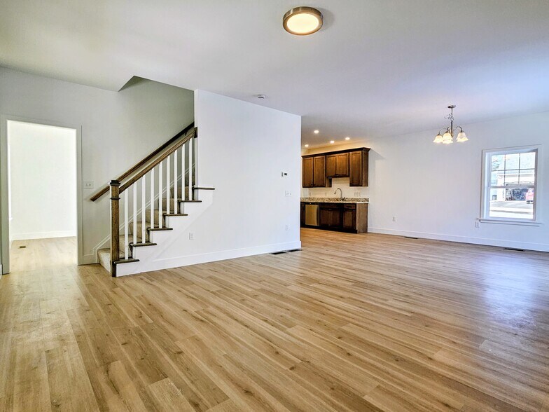 Building Photo - 398 Hensley St