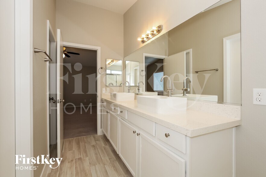 Building Photo - 8905 W Tumblewood Ave