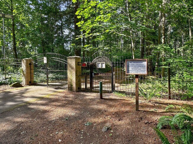 Building Photo - Lakeside Living in Lacey's Lake Forest Nei...