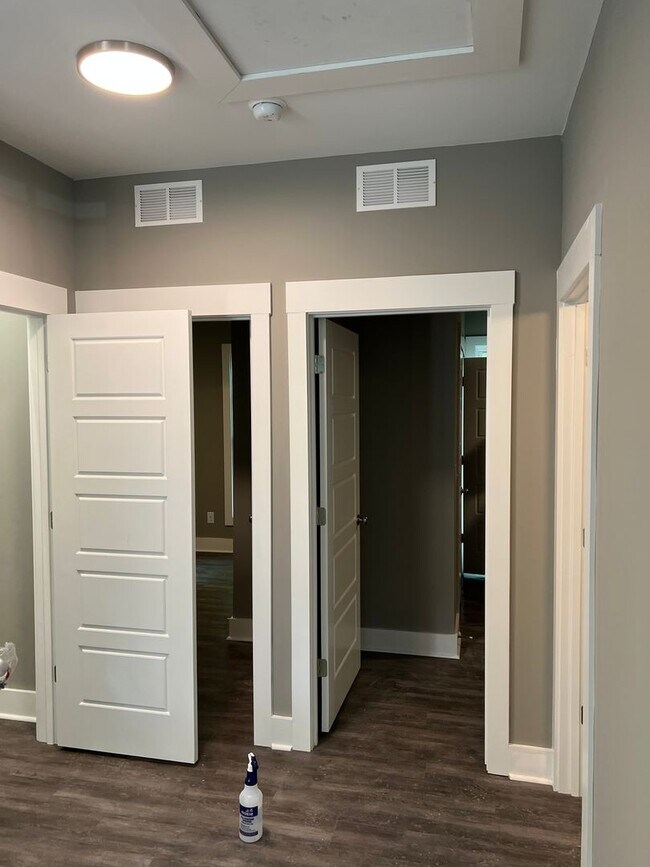 Building Photo - 1327 Park St