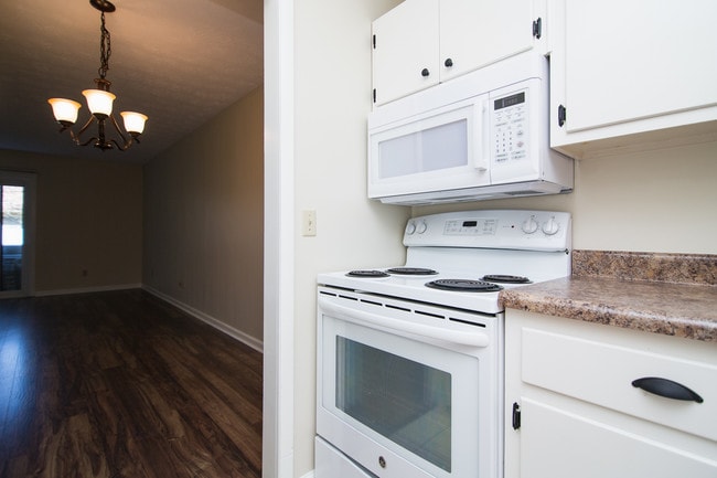 Building Photo - 1536 Coombs Dr