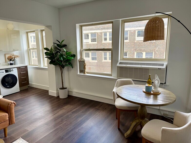 Building Photo - 5638 N Ashland Ave