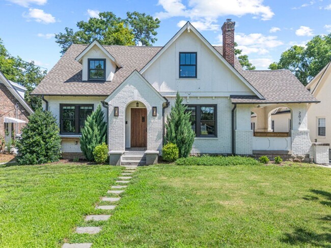 Building Photo - 2016 Sweetbriar Ave
