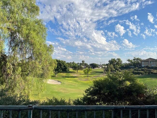 Building Photo - Spacious 4br/3ba Single Family Residence i...