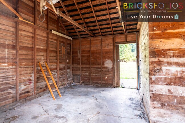 Building Photo - Nestled in the heart of a warm and welcomi...