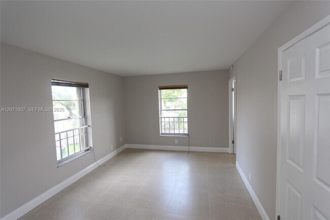 Building Photo - 8005 Lake Dr