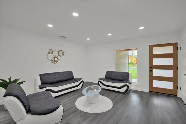 Building Photo - 1408 Fairfield Dr