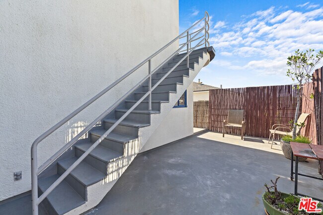 Building Photo - 1015 Marine St