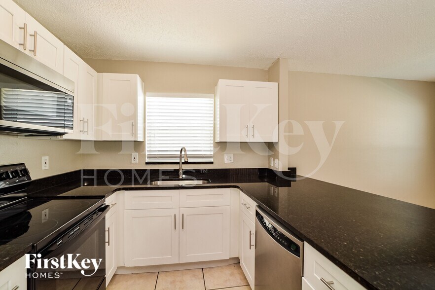 Building Photo - 2514 Hamlet Ln