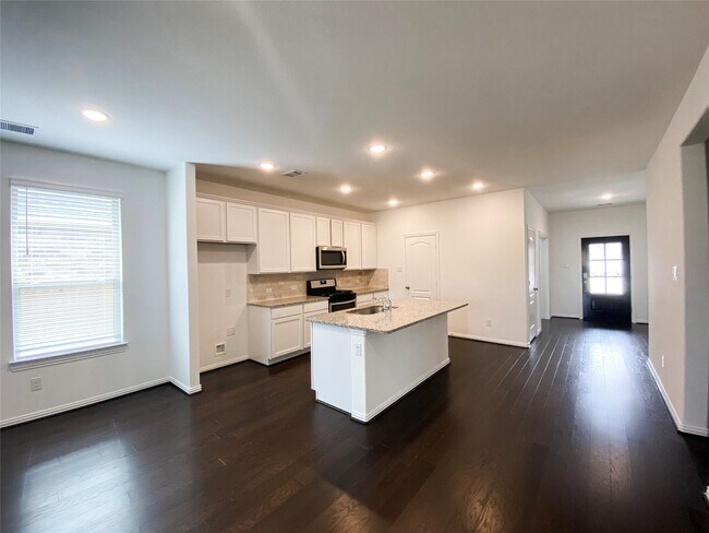 Building Photo - 31302 Whitfield Ct