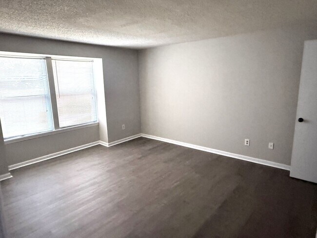 Building Photo - University Area Condo, 2 bd, 2bth