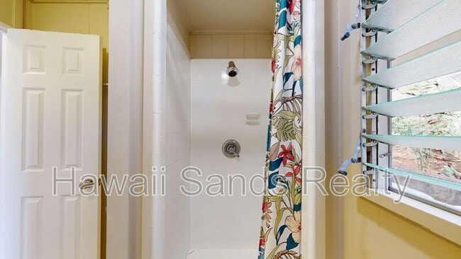 Building Photo - 3901 Maunahilu Pl