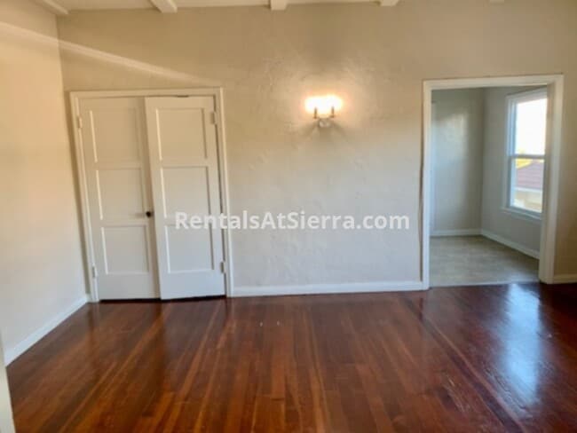 Building Photo - 1840 N Berendo St