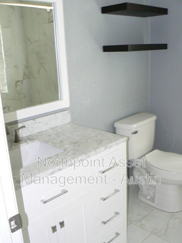 Building Photo - 1701 Yucca Ln