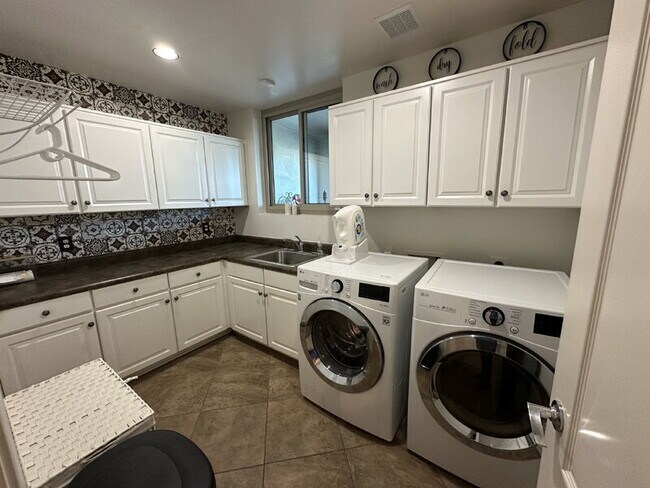 Building Photo - 4307 S Kimberlee Dr