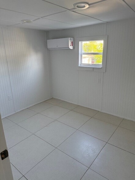 Building Photo - 354 Oleander Dr