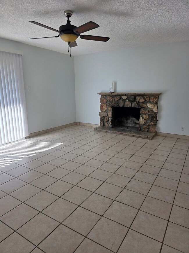 Building Photo - OPEN HOUSE 9/6/2025 From 12pm-2pm 3bed 2 B...