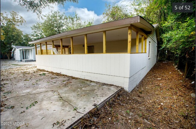 Building Photo - 955 Putnam St