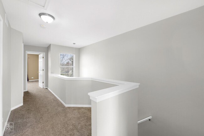 Building Photo - Gorgeous and Updated Large 2 Bedroom / 1.5 Bath Townhome in Grayslake!