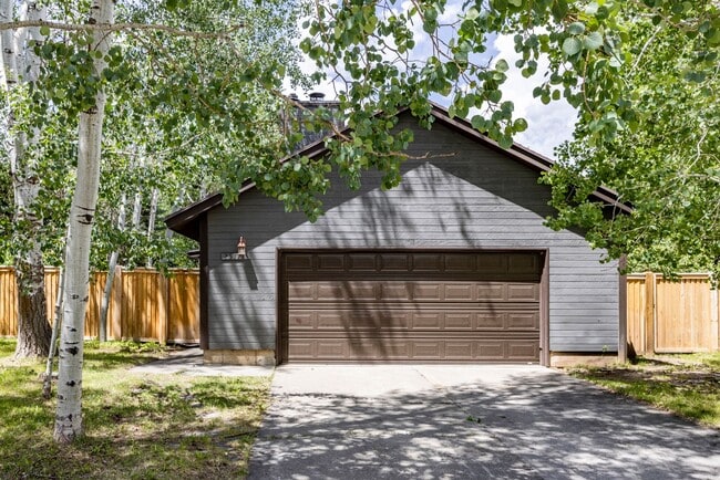 Building Photo - Tranquil Park Meadows Escape with Large Pr...