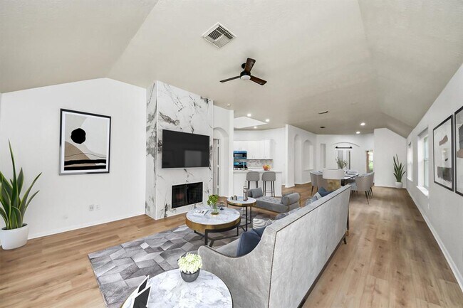 Building Photo - 5931 Mettler Ln